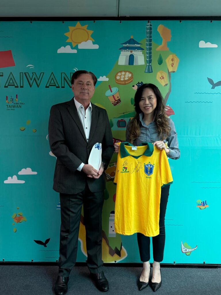 Visita à Consulesa Angeles Chu – Cônsul Geral de Taiwan